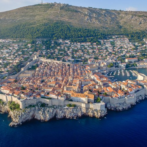 How to get from Dubrovnik to Montenegro?