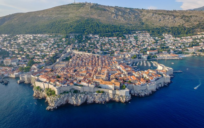 How to get from Dubrovnik to Montenegro?