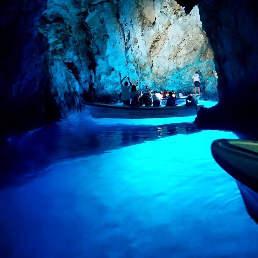 Голубая пещера в Игало